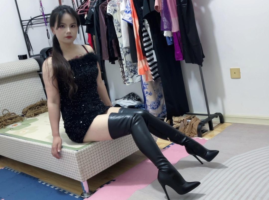 同好定制的70厘米过膝长靴12公分超高细跟气质女王手铐脚镣展示-7