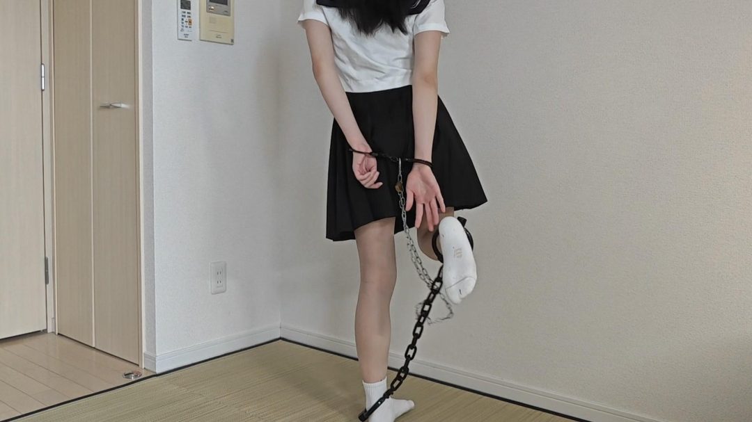 jk白袜kiki黑色手铐与黑铁脚镣挣扎-5