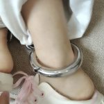 18岁小女孩的镣铐生活