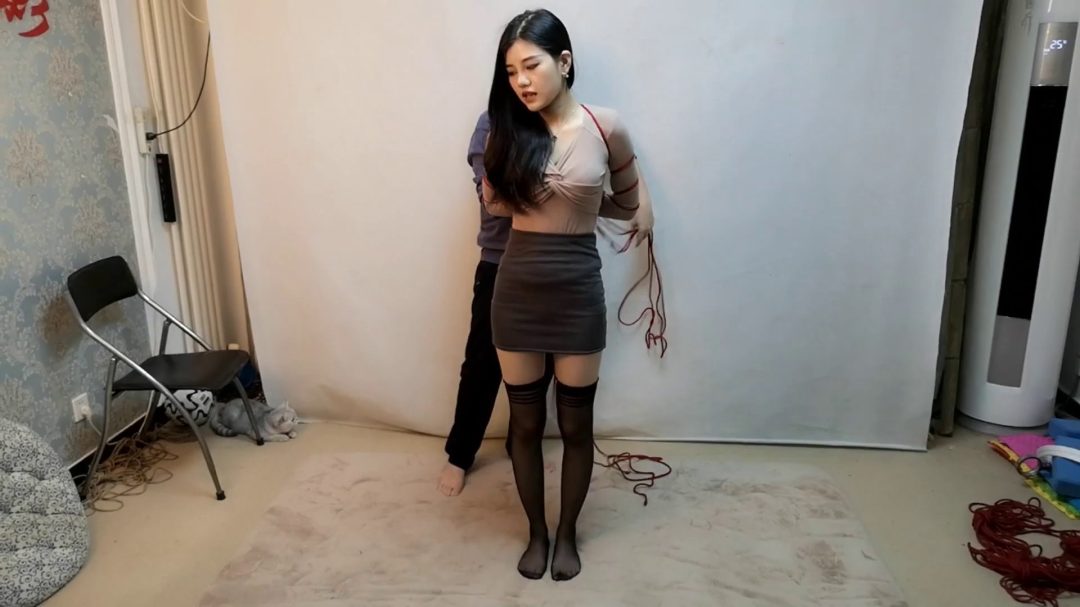 江奈 杏色短衫红绳-2