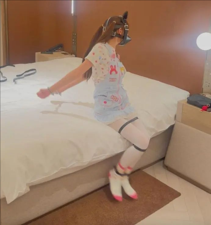 【粥粥】[女儿服1]女儿服萝莉皮带镣铐锁链束缚+挠脚心抽打+挣扎脱缚-2