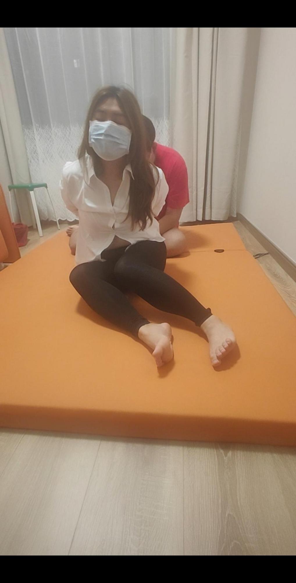 媳妇裸足丝袜堵嘴干呕口水横流窒x调教抽搐，生气崩溃到原地乱跳-3
