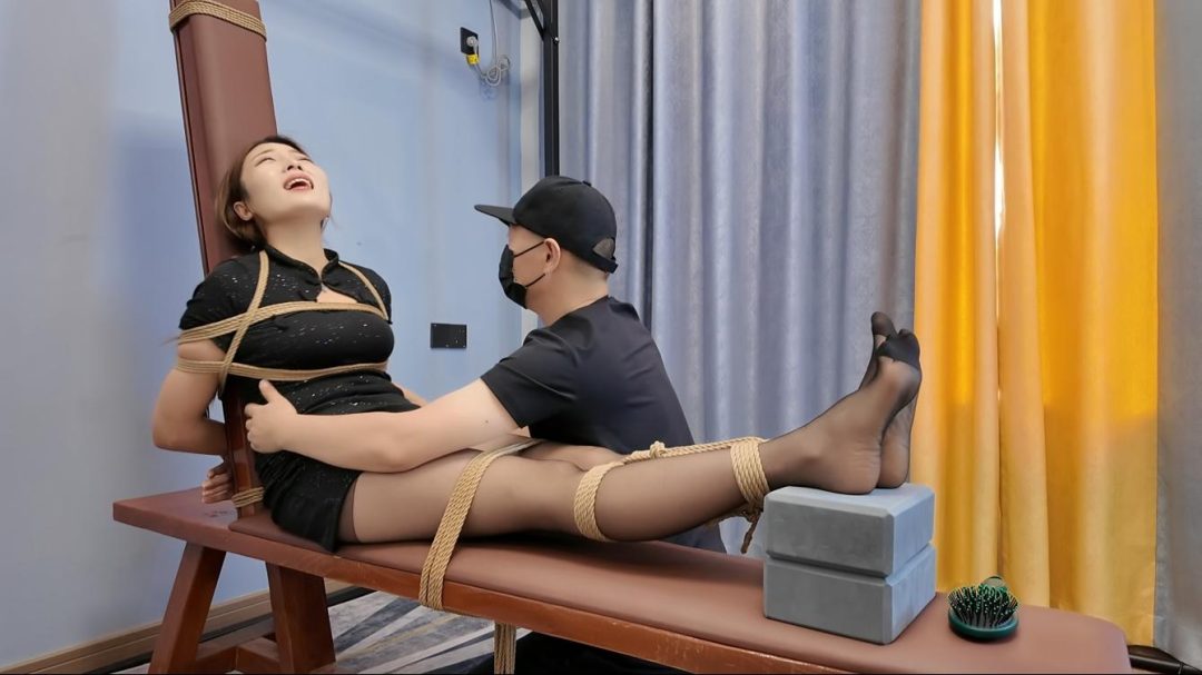 佳佳老虎凳刑讯-7
