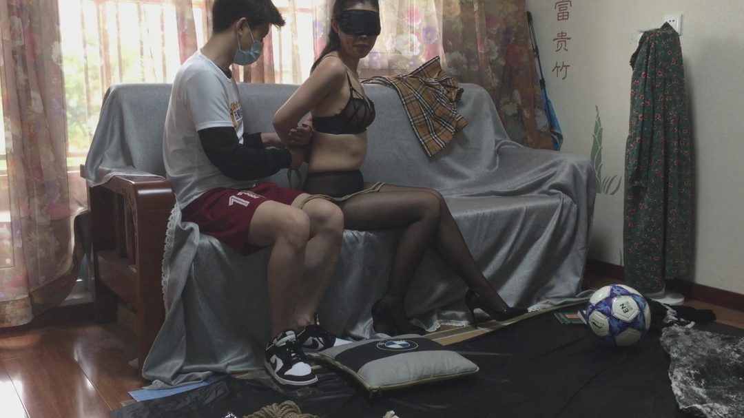 新的女M妮妮第二次见面，继续深度交流，口才很好的女孩^-2