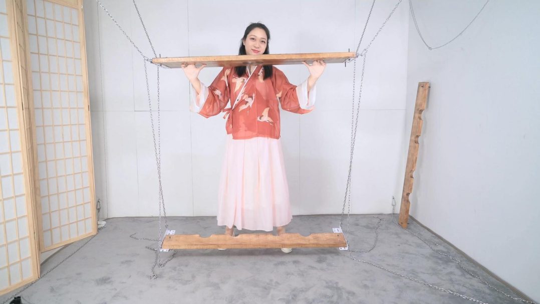 绳模沐小雨古装木枷固定，即兴发挥小剧情--戒尺、鞭打、TK-1