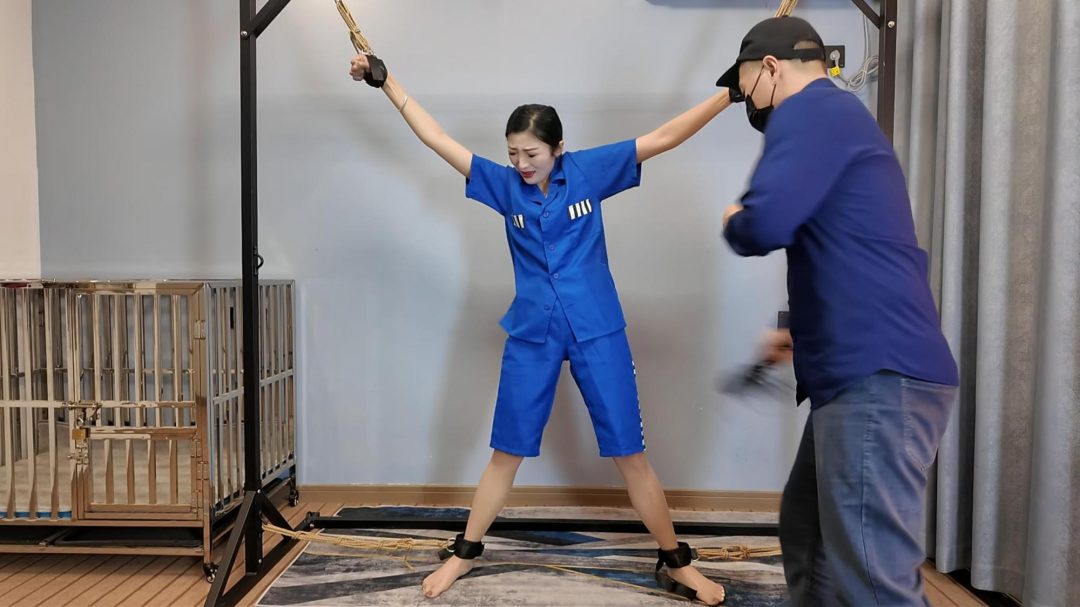 审问女犯李佳佳-3