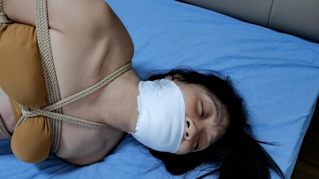 脱缚实验之超紧驷马缚~多股绳子捆绑，严丝合缝，多双短丝袜套手-5