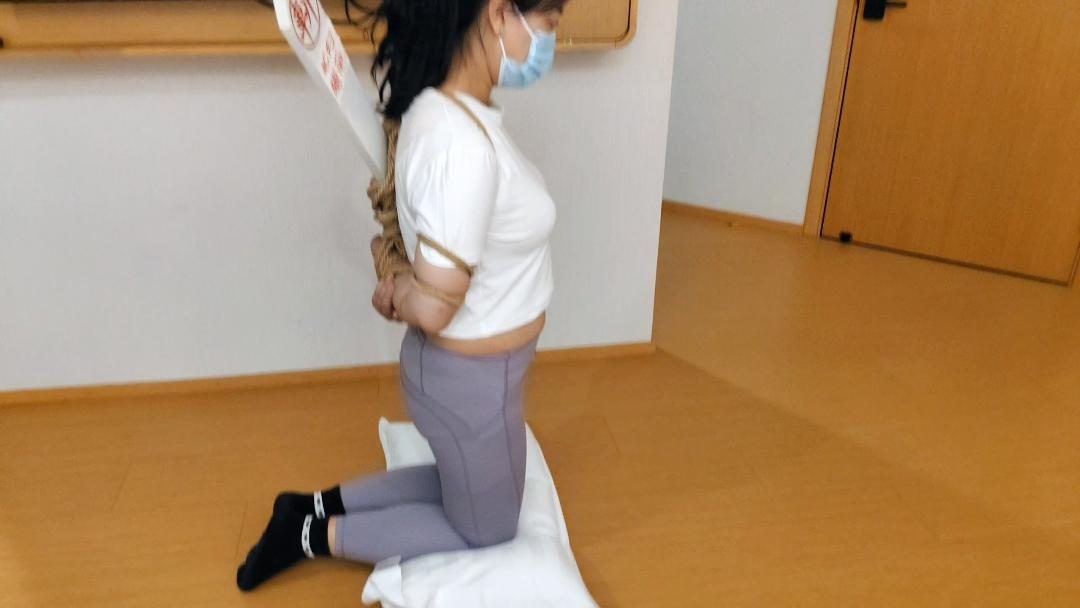 新模特梅丽被斩首示众-7