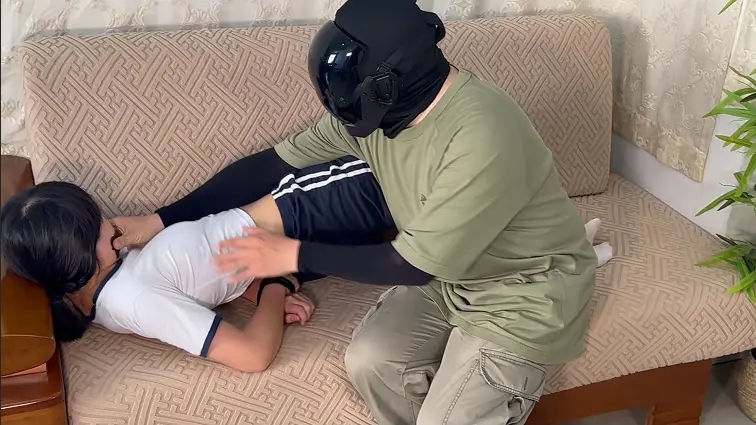 18岁妹妹初次调教体验-2