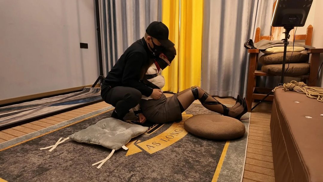 客户体验系列之四上集 日式紧缚 胶带捆绑 胶带缠绕嘟嘴-6