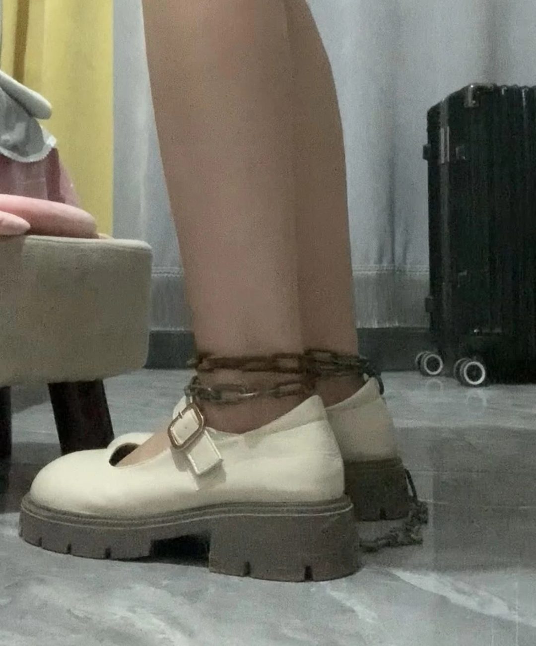 女大学生绳子捆脚-铁链锁脚-脚镣-6