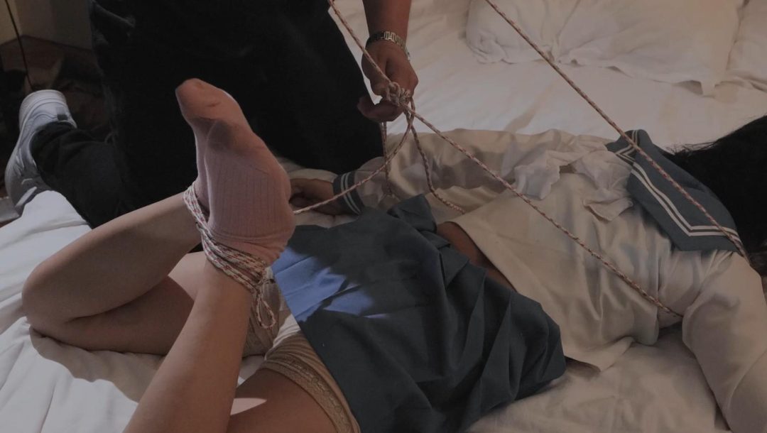穿的妹子jk 被丝袜堵住强力tk挠挠痒-3