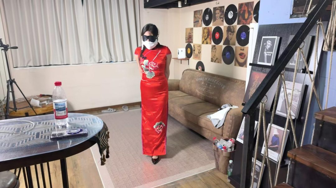 《母子剧情》少妇遇到意外绳艺捆绑-2