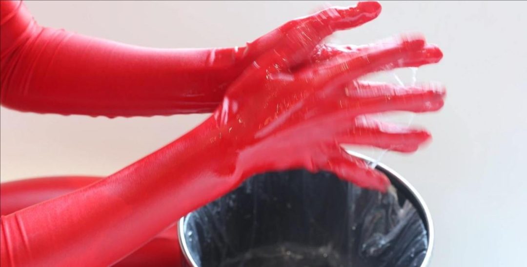 《原创》润滑液包裹全包紧身衣ZENTAI的手部特写-2