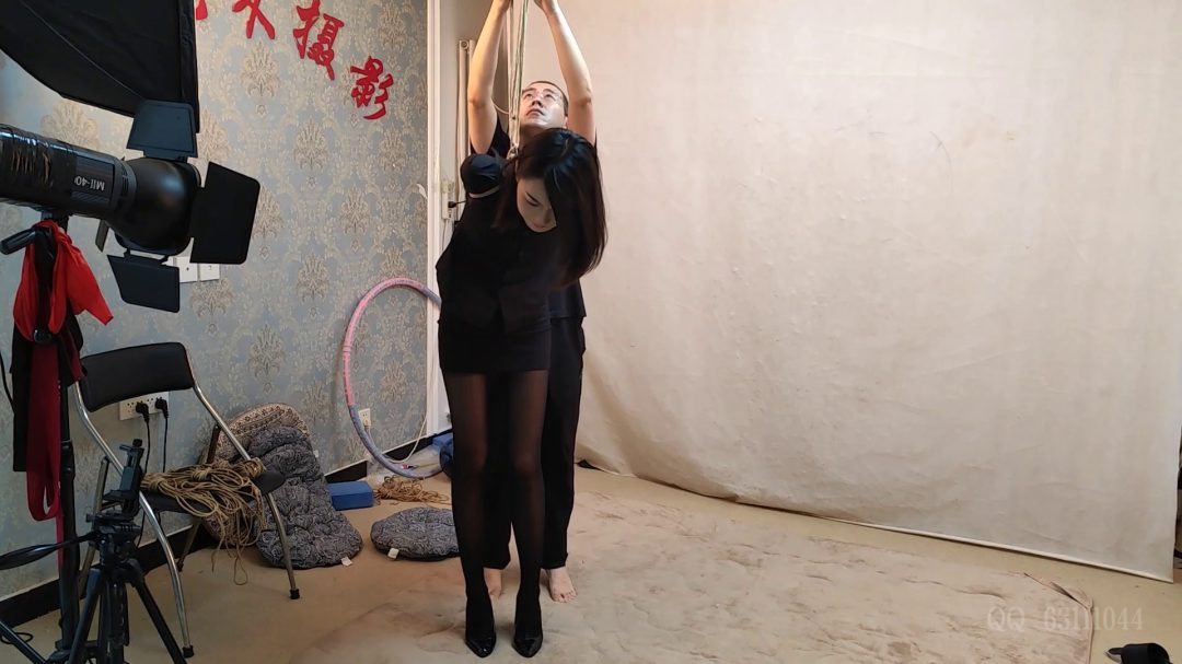 苏樱 黑衣黑丝麻绳五花大绑 捆绑让她更美-3