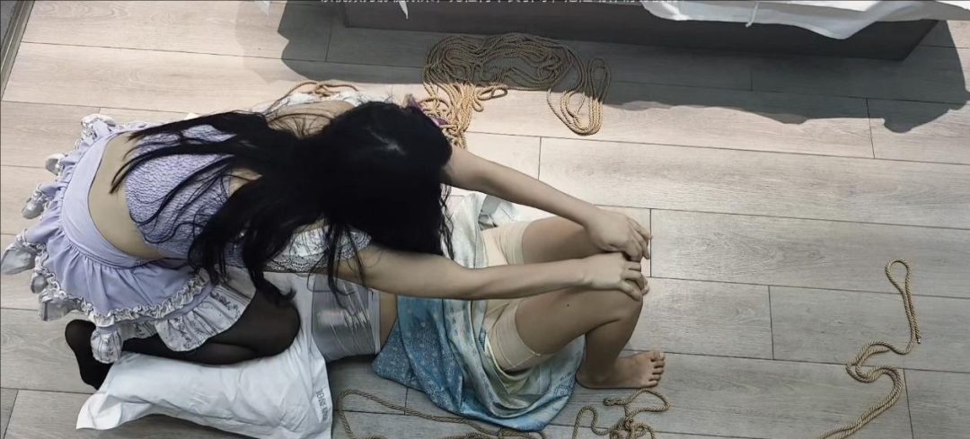 喵酱原创～按在地上枕头捂，掐，勒合集-1