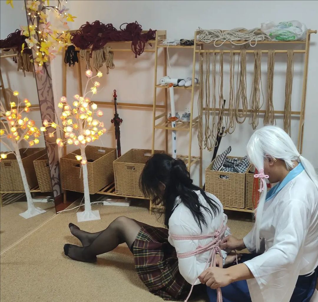 神里家族教育后辈 海老缚放置+茶几上的“谈心”-1