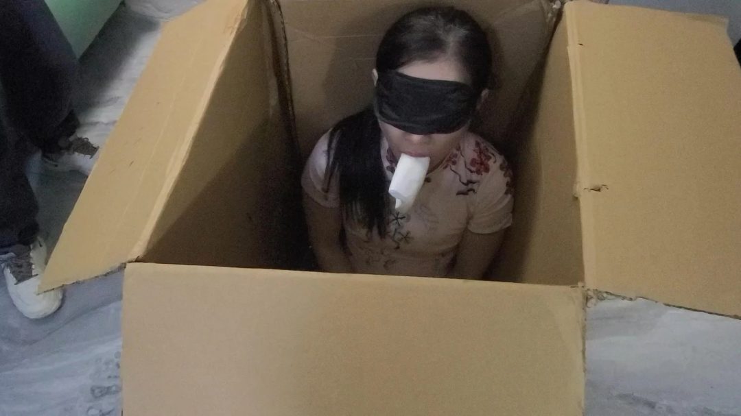 少妇被蒙上眼睛堵住嘴并绑住双手最后被封在密闭空间，看看她是如何在没有外力帮助下挣脱出来的-1