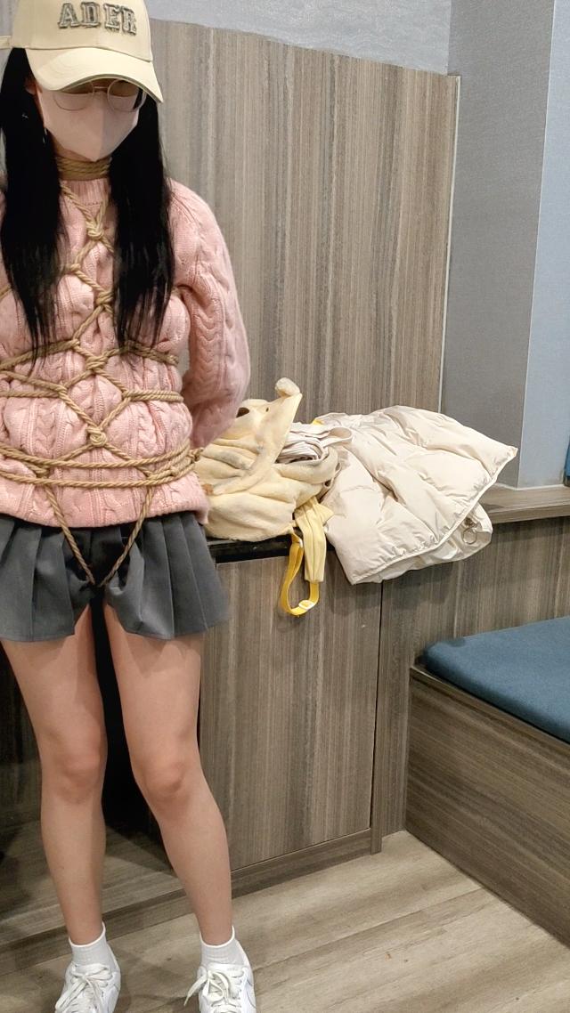 约绑新模高颜值的女护士 五花大绑 罚跪 手铐 单手套-9