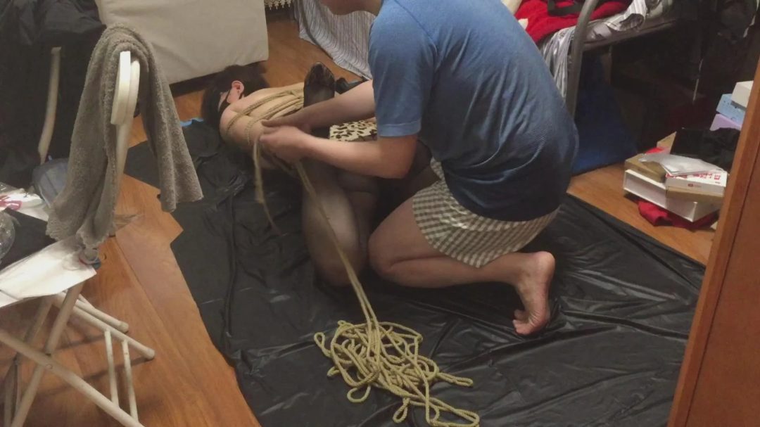 奉天风华正茂 邀请熟女大姐上门帮疏通下水道，钩子疏通一下，给她整的挺疼。-2
