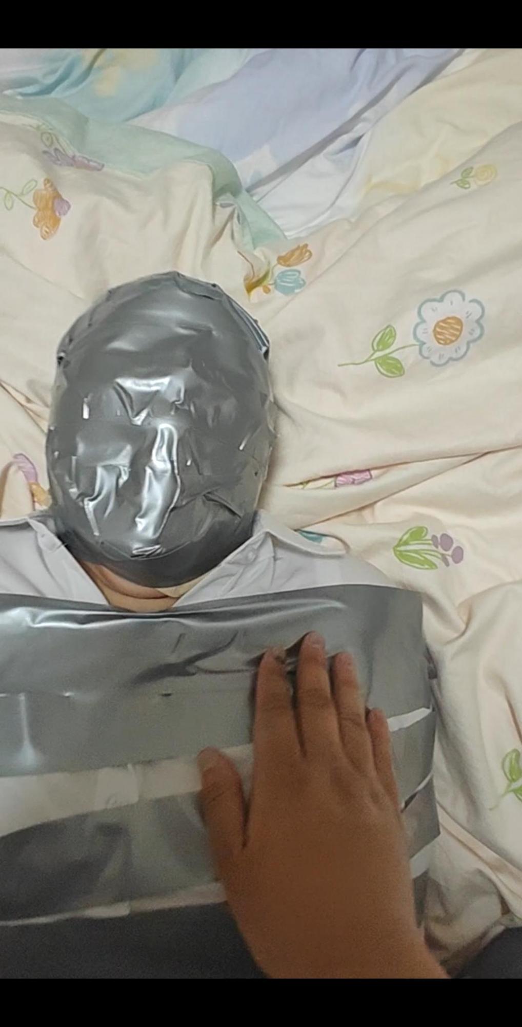 银色胶带木乃伊调教骚妇媳妇，有抽搐哭泣-2