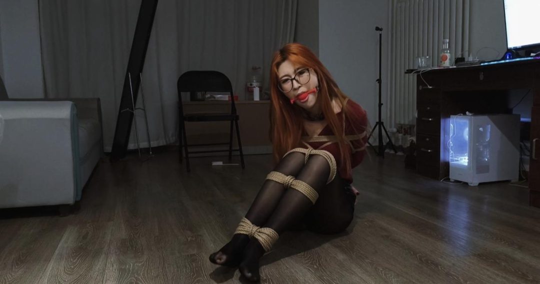 【禾一定拍】《秘书》刚毕业的小美找到一份秘书的工作后-8