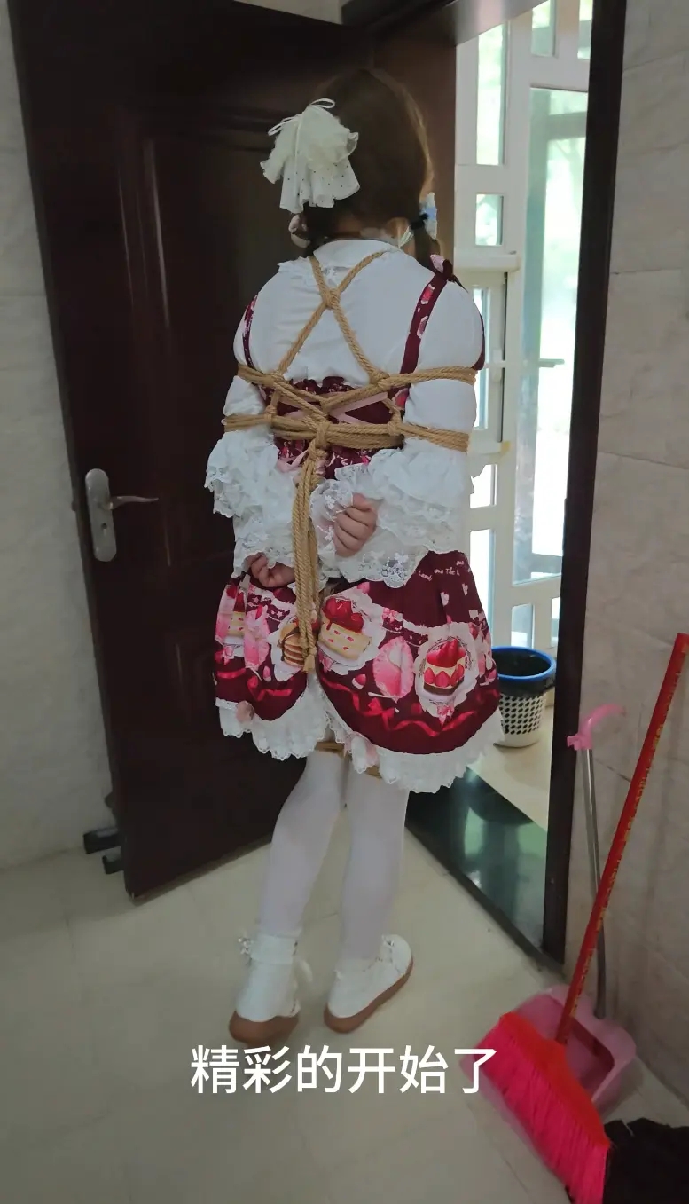 Lolita白丝小新的公园+女厕户外露出放置调教:偶遇路人最多的一次-1 Lolita白丝小新的公园+女厕户外露出放置调教:偶遇路人最多的一次-1
