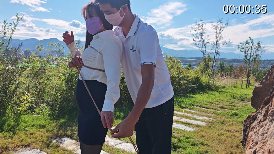 女m职业装户外捆绑露出-2
