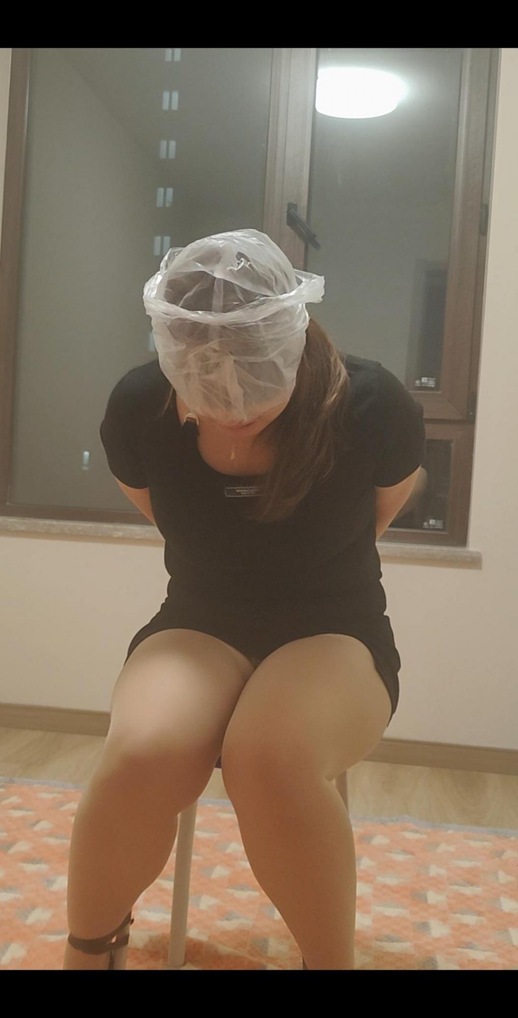 接近晕厥，丝袜高跟老婆被塑料袋丝袜套头极限玩弄窒x哭泣，嚎叫声充满整个房间，最后接近晕厥-3