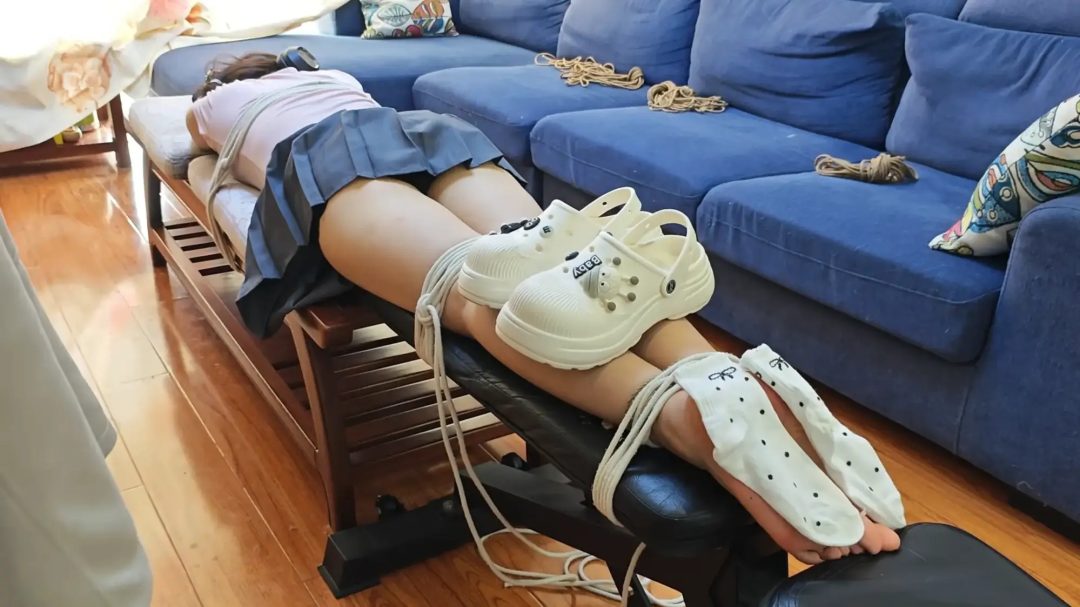少女被入室迷晕捆绑tk 白袜 裸足 强制硬核tk 一半昏迷一半挣扎 大量足部特写-8 少女被入室迷晕捆绑tk 白袜 裸足 强制硬核tk 一半昏迷一半挣扎 大量足部特写-8