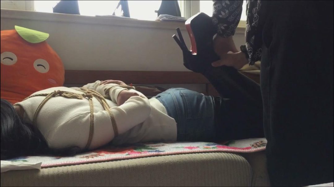 这个女孩第四次绑了 可以戴口球了 哈哈 进步了-3
