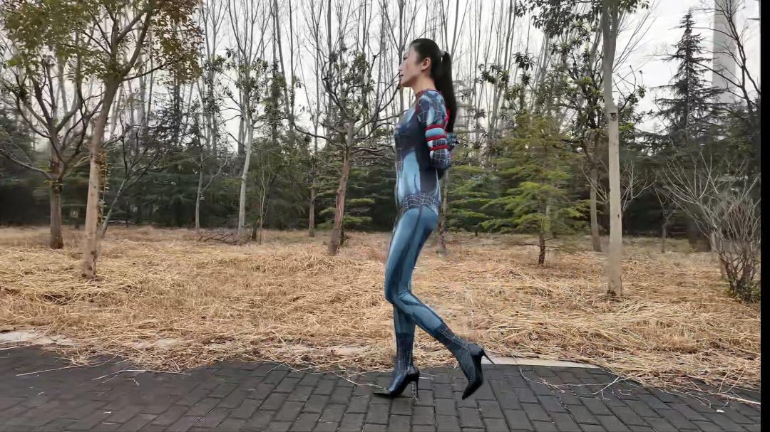 女蜘蛛户外散步-3