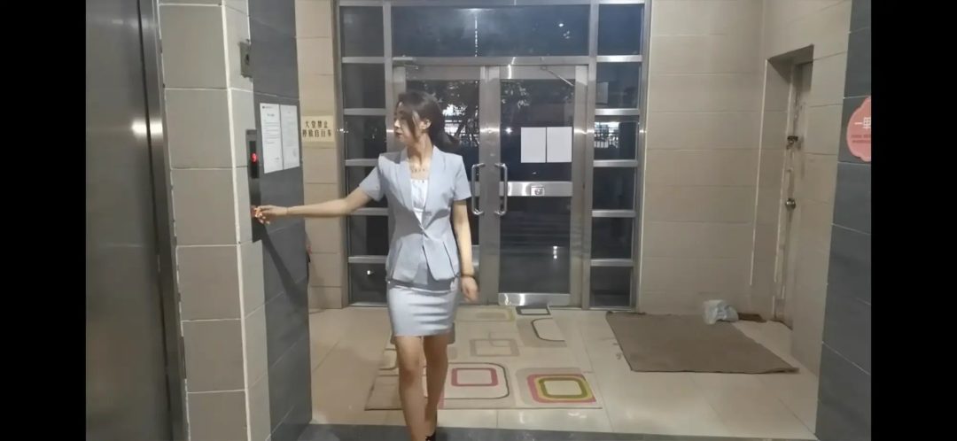 可怜的女主播-2