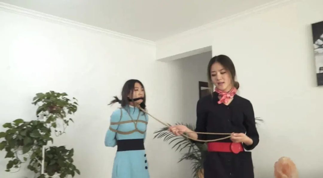 [空姐的战争 - 下] 女女、美腿、堵嘴、调教、空姐、黑丝-11