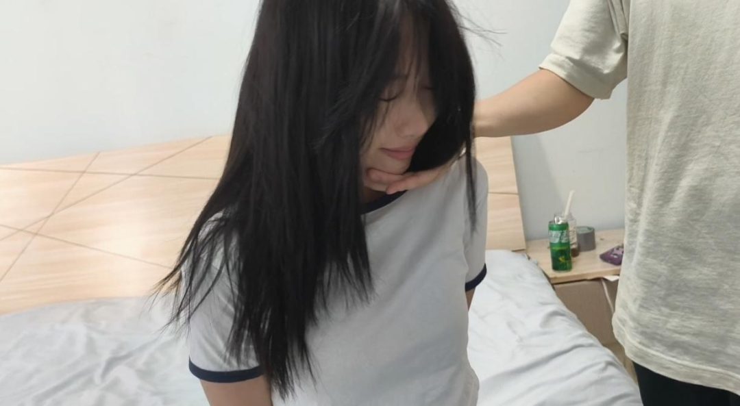 【禾一原创】 微剧情（绳艺访谈）紧身牛仔裤+白袜+tk+挠痒+原味堵嘴-小慧这个声音和脚丫绝了~-4