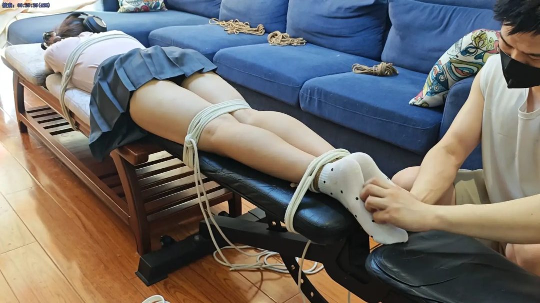 少女被入室迷晕捆绑tk 白袜 裸足 强制硬核tk 一半昏迷一半挣扎 大量足部特写-1 少女被入室迷晕捆绑tk 白袜 裸足 强制硬核tk 一半昏迷一半挣扎 大量足部特写-1