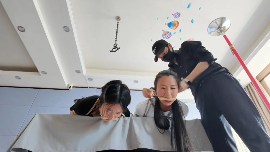一绳所爱工作室定制 姐妹花参观绳艺体验店（下） 难度升级 紫涵&晓晓两大美女高跟美腿+驷马紧缚+绳艺访谈+口塞堵嘴-9