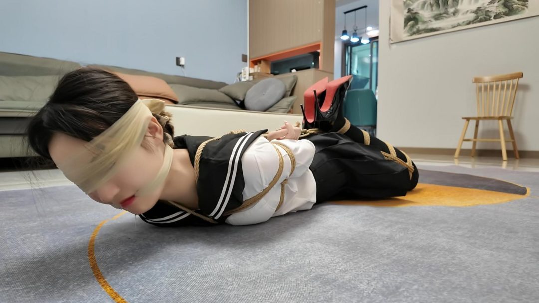 定拍晓倩制服单腿吊-10