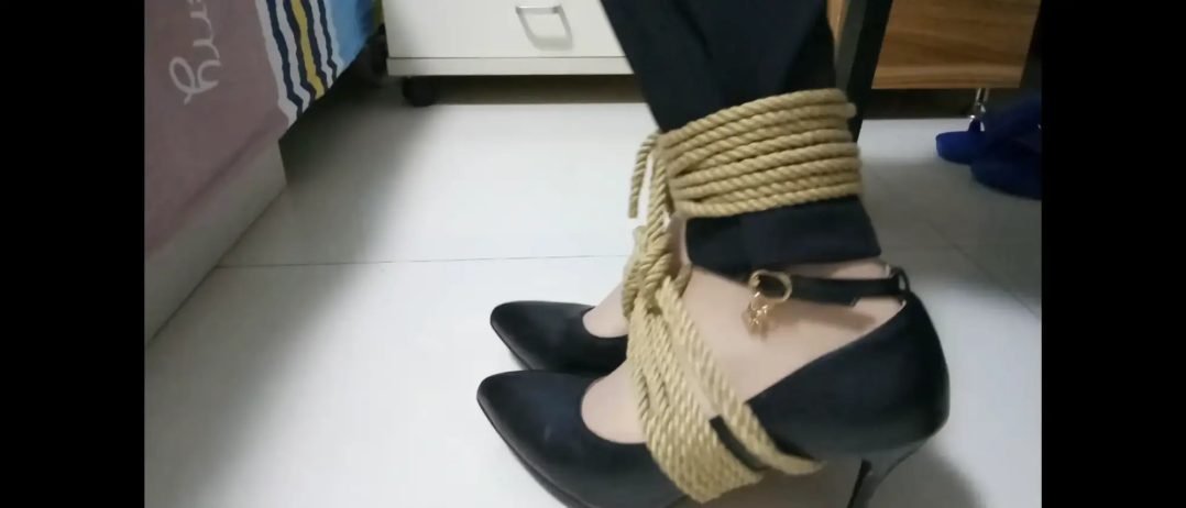 高跟鞋自缚-1