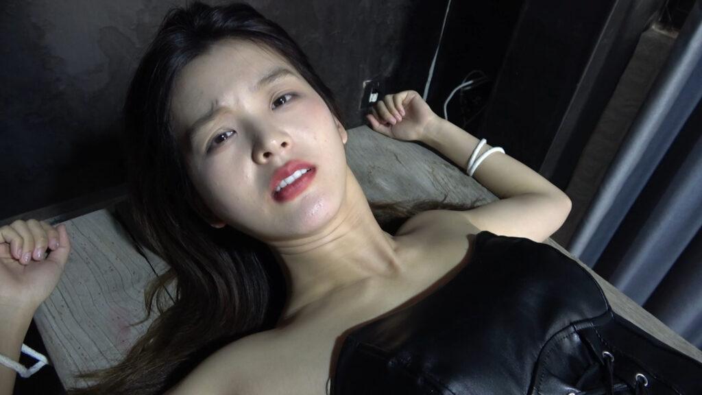 黑丝女侦探受刑-5