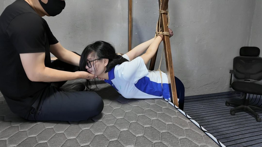 小遥的故事之关押 驷马 笼子 皮鞭-1