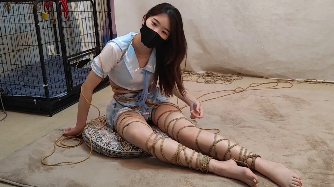 杨蕊超短学生服全身紧缚 满身的绳痕-7