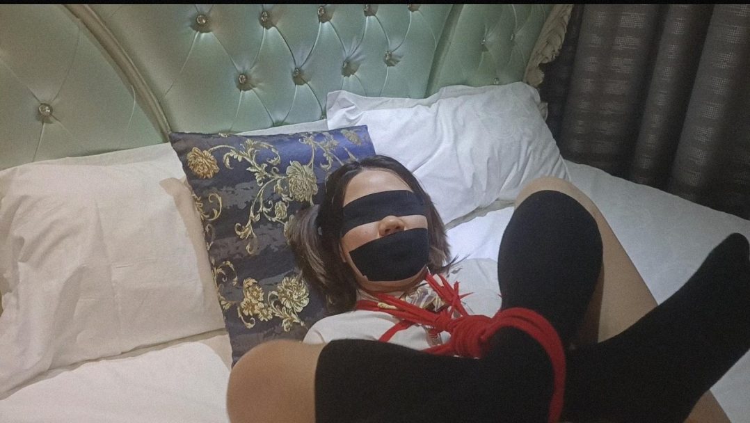 JK服小姐姐的紧缚调教测试-4