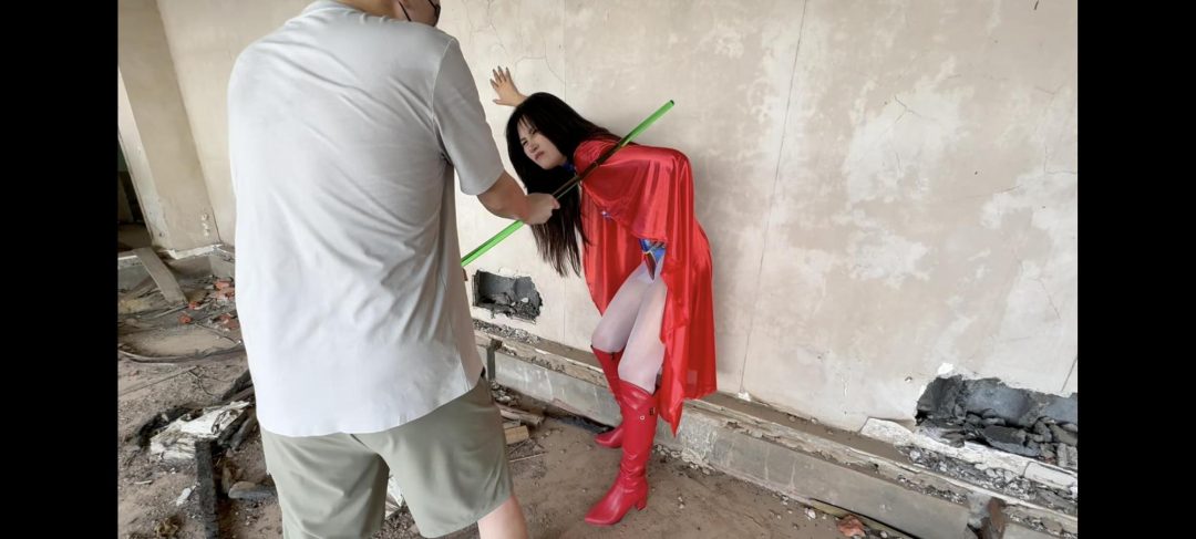 女超人惨遭暗算（战败结局）-1
