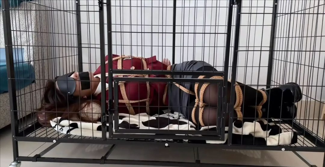 纯捆挣扎拘禁系列 捆绑美女大学生 上部-2