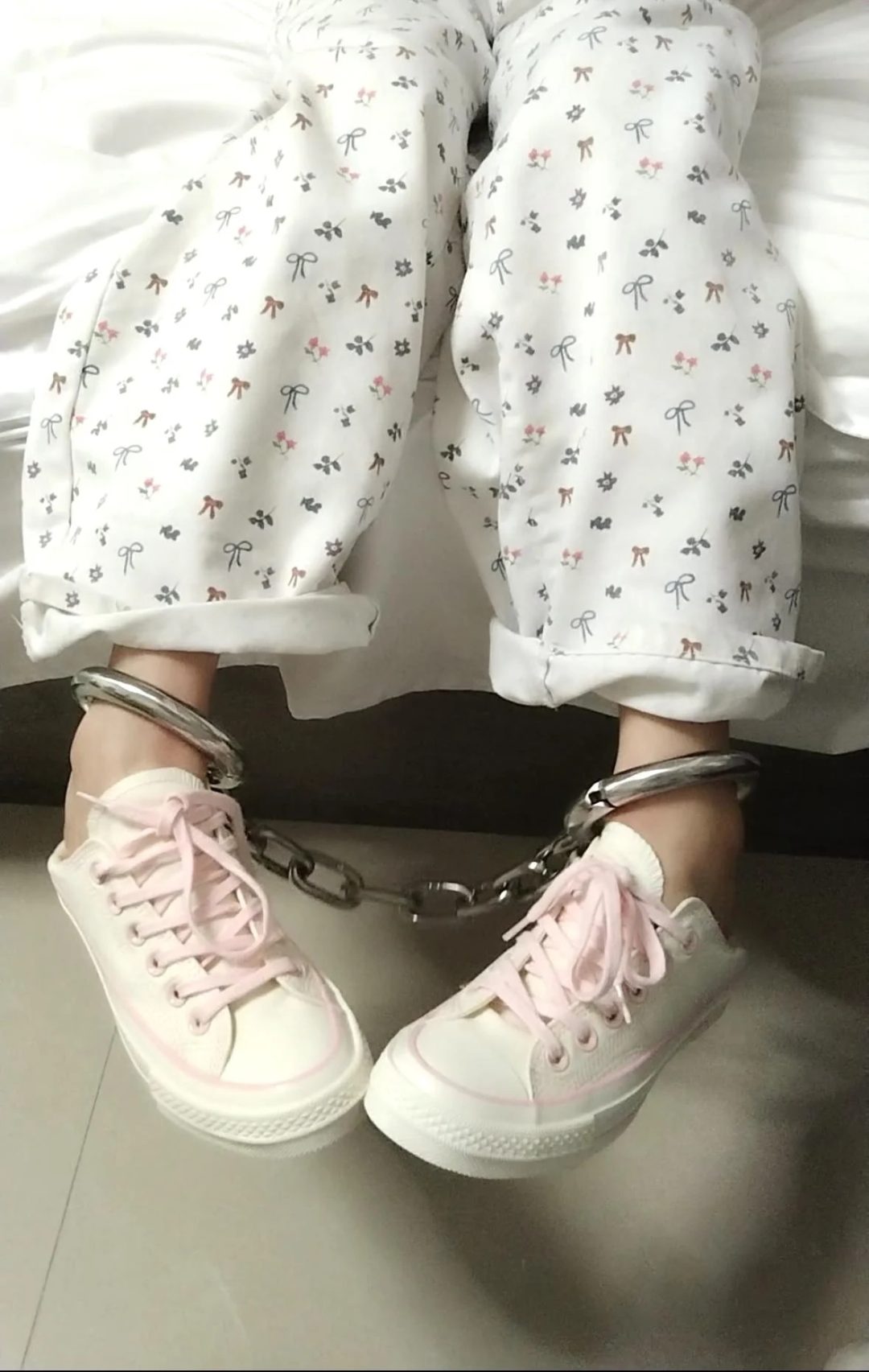18岁小女孩的镣铐生活-6