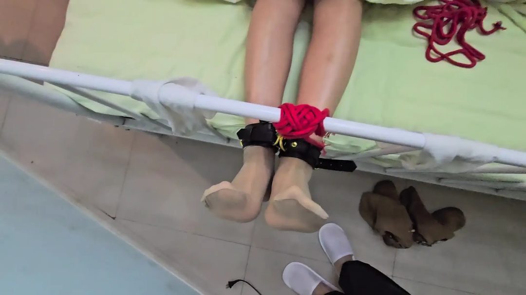 床缚 模特的肉丝美脚-4