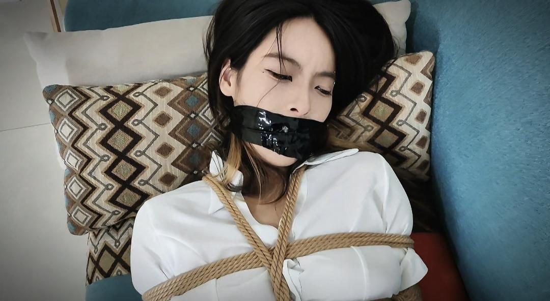 【禾一原创】 苏苏 职业装黑丝，日式紧缚丝袜堵嘴放置挣扎，娇喘声不断-6