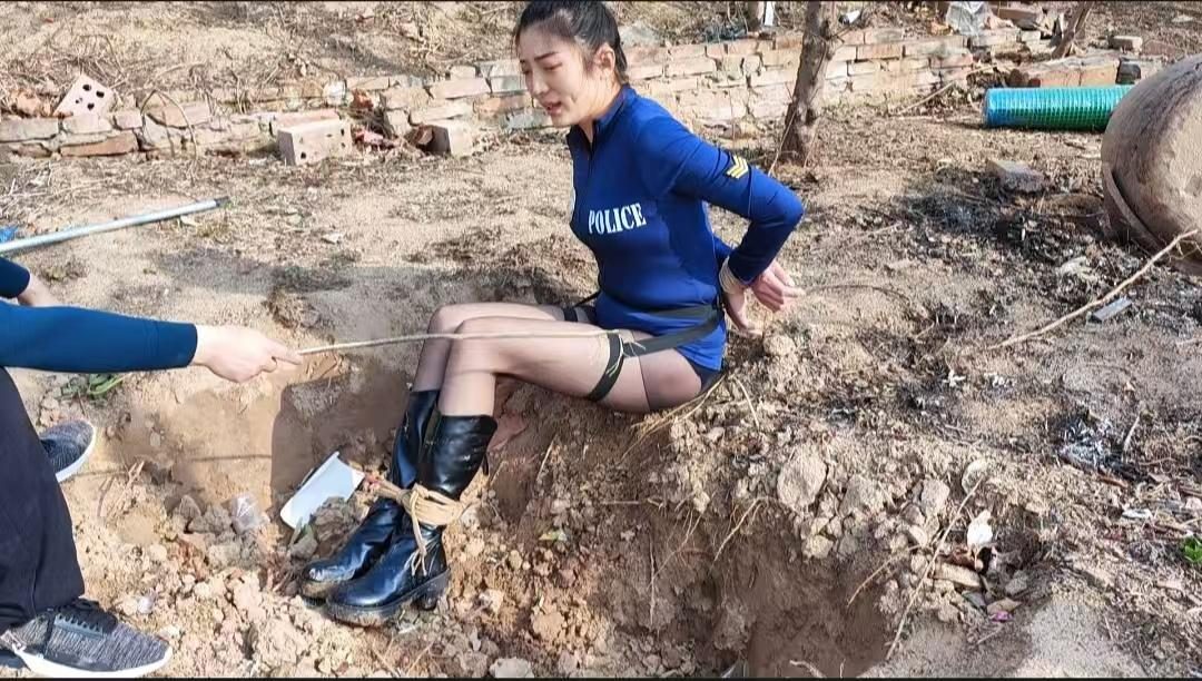 女特工被擒记-7