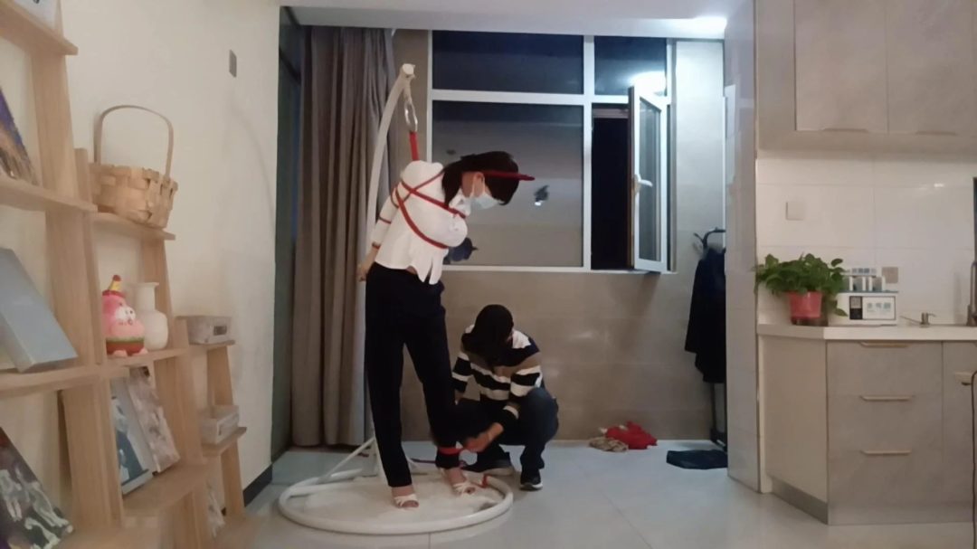 圣灵儿单腿吊调教 吊缚 堵嘴 西式（直臂并肘）伪娘-3